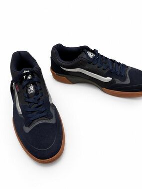 Vans skate shoes Navy Gum Sole Skate Shoes Sneakers Men’s